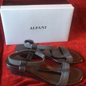 Size 10M “Voyage” Alfani slingback sandals